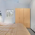 4 Bedroom Cozy In Vaeggerlose Casa de Férias Bøtø By
