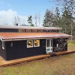 4 Bedroom Cozy In Vaeggerlose Casa de Férias *