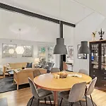 4 Bedroom Cozy In Vaeggerlose Casa de Férias Bøtø By