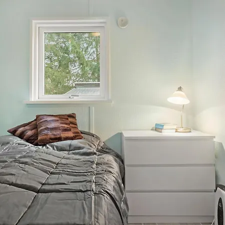 4 Bedroom Cozy In Vaeggerlose Bøtø By