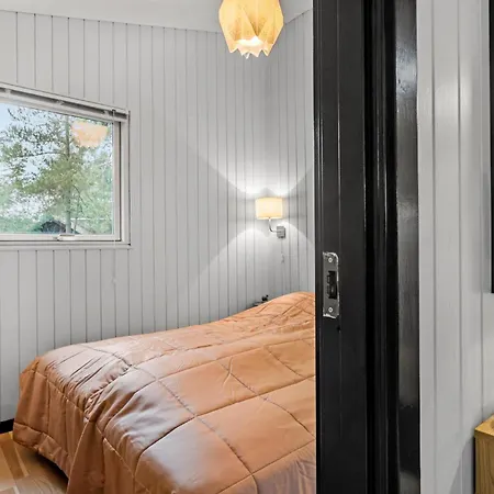 4 Bedroom Cozy In Vaeggerlose Casa de Férias