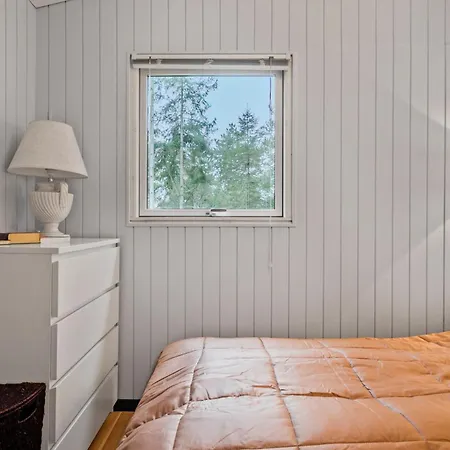 4 Bedroom Cozy In Vaeggerlose Casa de Férias Bøtø By