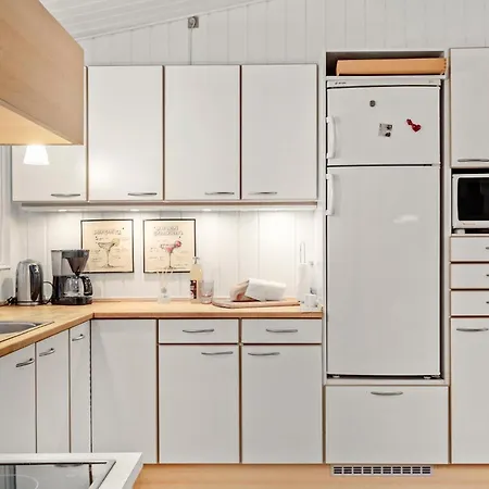 4 Bedroom Cozy In Vaeggerlose Bøtø By