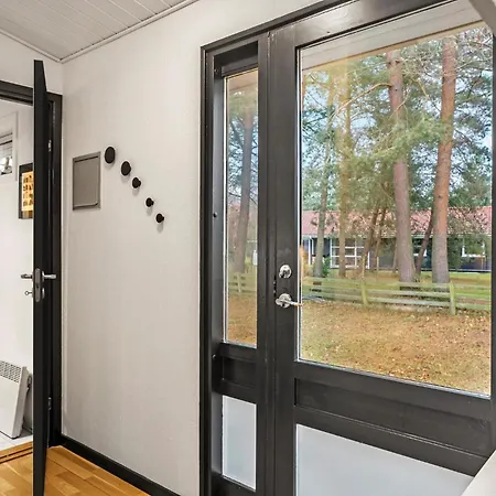 4 Bedroom Cozy In Vaeggerlose Casa de Férias