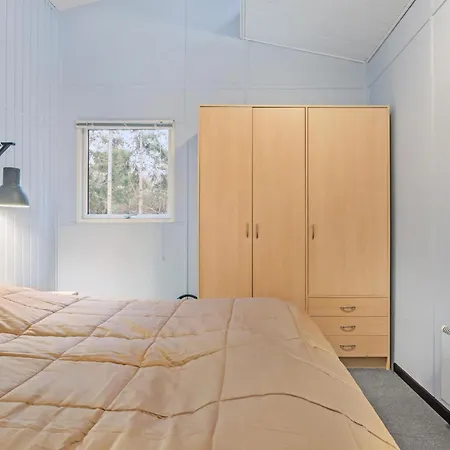 4 Bedroom Cozy In Vaeggerlose Feriehus Bøtø By