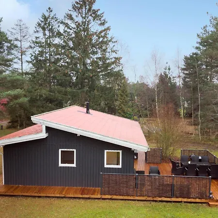 4 Bedroom Cozy In Vaeggerlose Casa de Férias Bøtø By